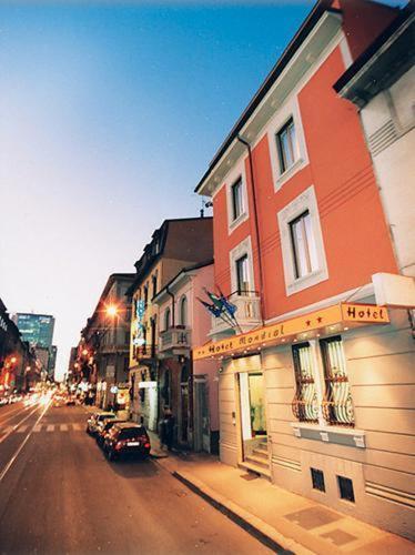 Hotel Mondial Milan Exterior photo