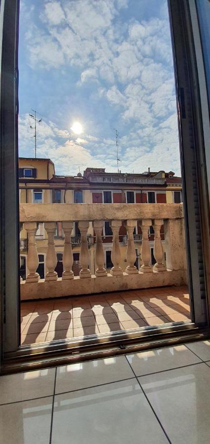 Hotel Mondial Milan Exterior photo