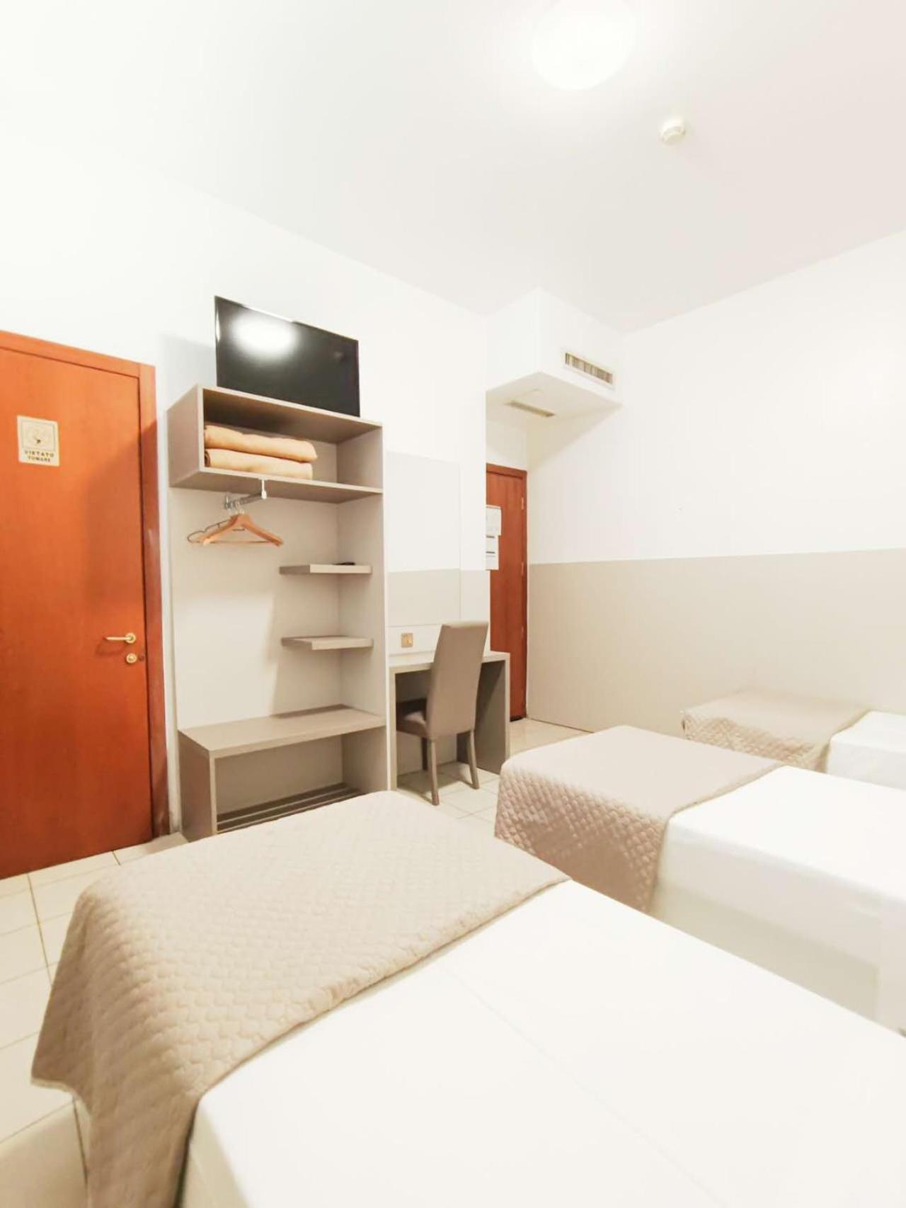 Hotel Mondial Milan Exterior photo
