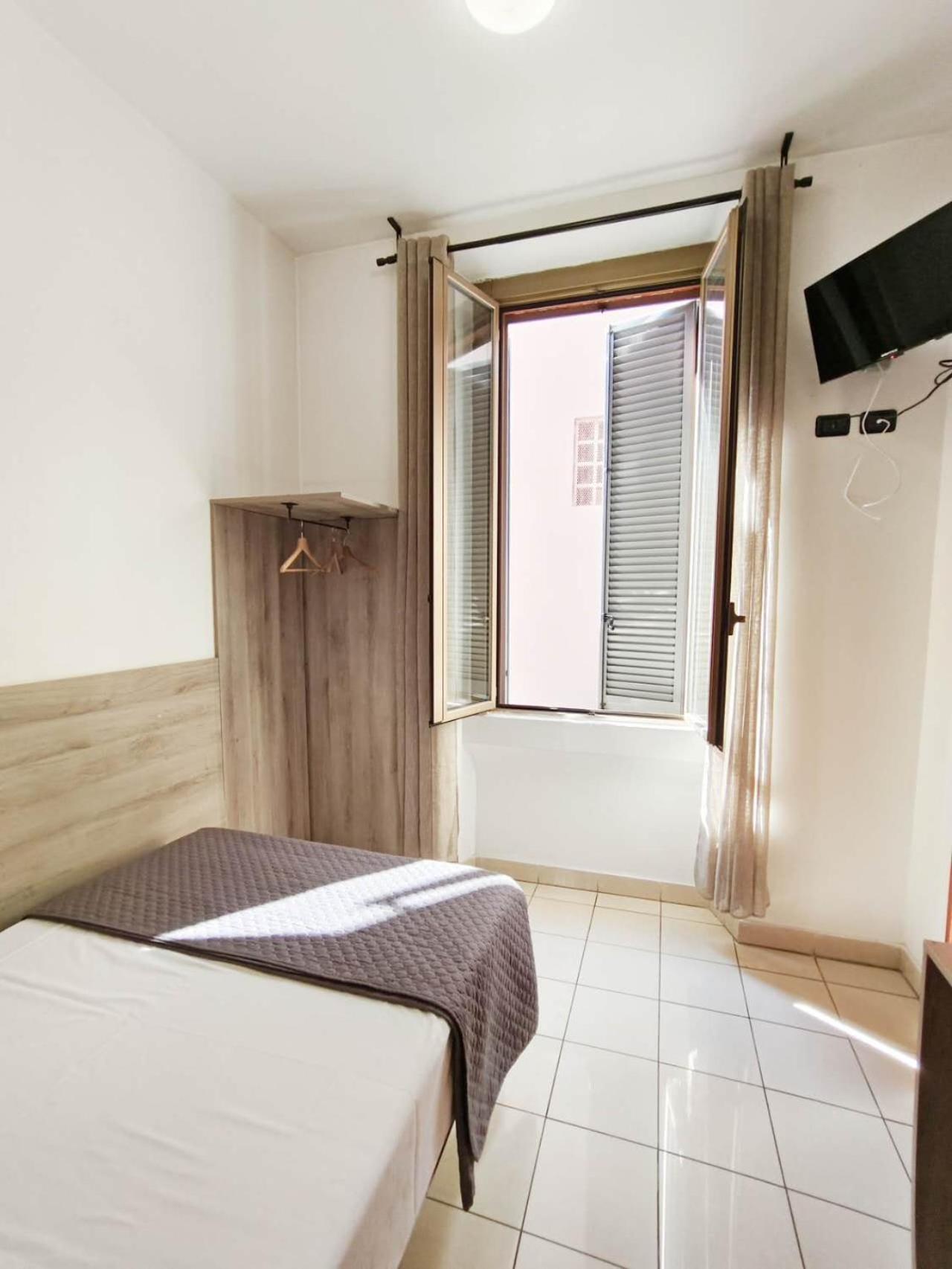 Hotel Mondial Milan Exterior photo